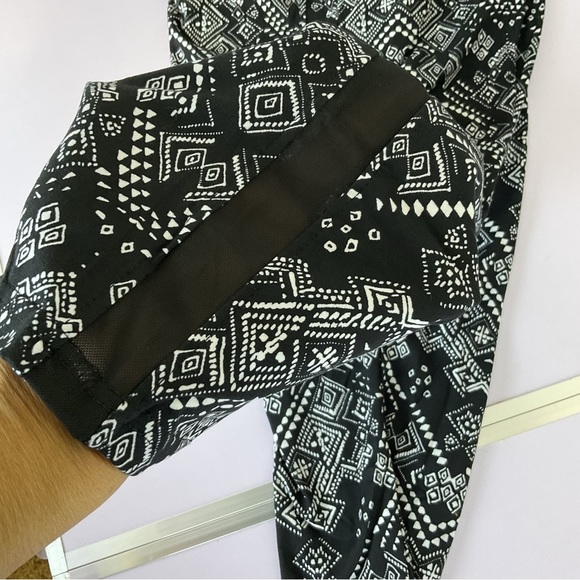 Shosho black and white midrise soft capri leggings with sheer mesh son side 2X - Picture 10 of 12